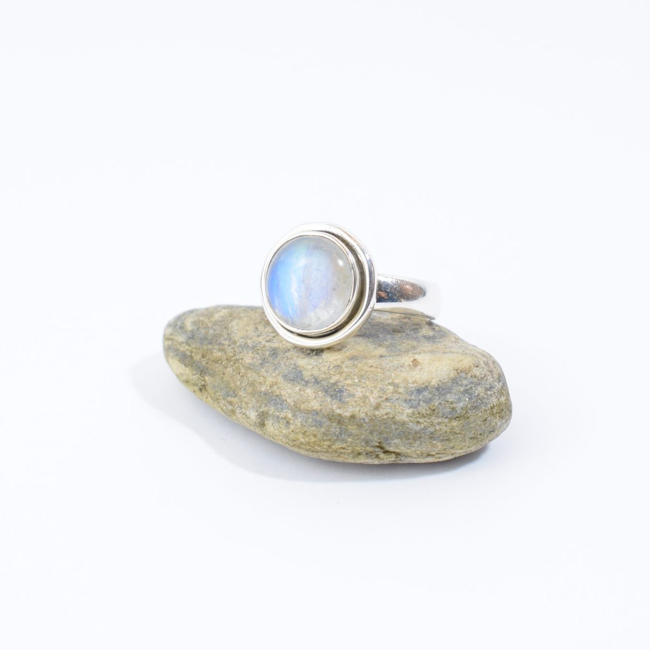 Bague ronde Pierre de Lune et argent – Image 5